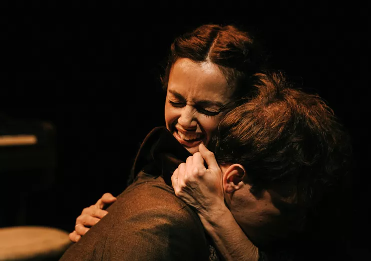 Ανάμεσα σε δυο κόσμους