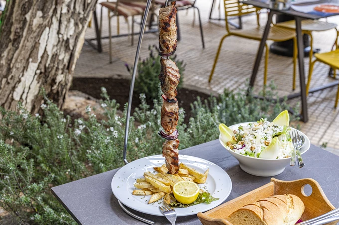 Σχολαρχείο της Κυψέλης, Κυψέλη, αφιέρωμα κρέας