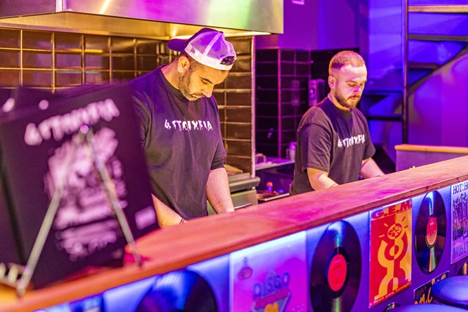 Το νέο street food 4 Στοιχεία στα Εξάρχεια 4