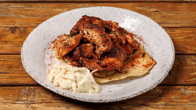 O γύρος κοτόπουλο στο Ergon House Athens