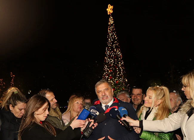 Περιφέρεια Αττικής Χριστουγεννιάτικο δέντρο Πεδίο του Άρεως