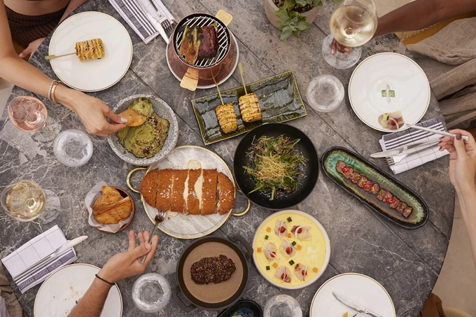 Beefbar Mykonos: Παραθαλάσσια ανεμελιά και καρνιβορική τελειότητα