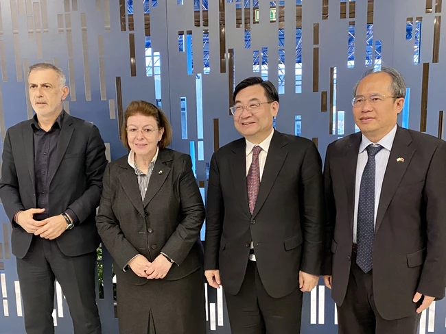 Γιάννης Μώραλης, Λίνα Μενδώνη, Hu Heping, Xiao Junzheng