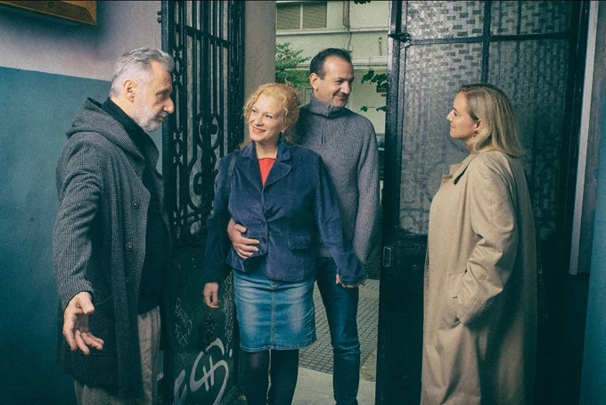 ΟΙ ΓΕΙΤΟΝΕΣ ΑΠΟ ΠΑΝΩ