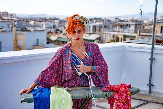 Όλο σπίτι, κρεβάτι κι εκκλησία