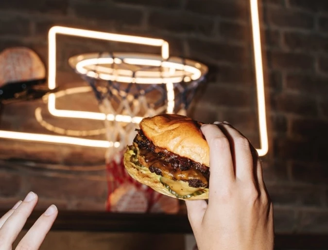 Στο Smash ‘n Bun, για δύο εξόχως premium burgers