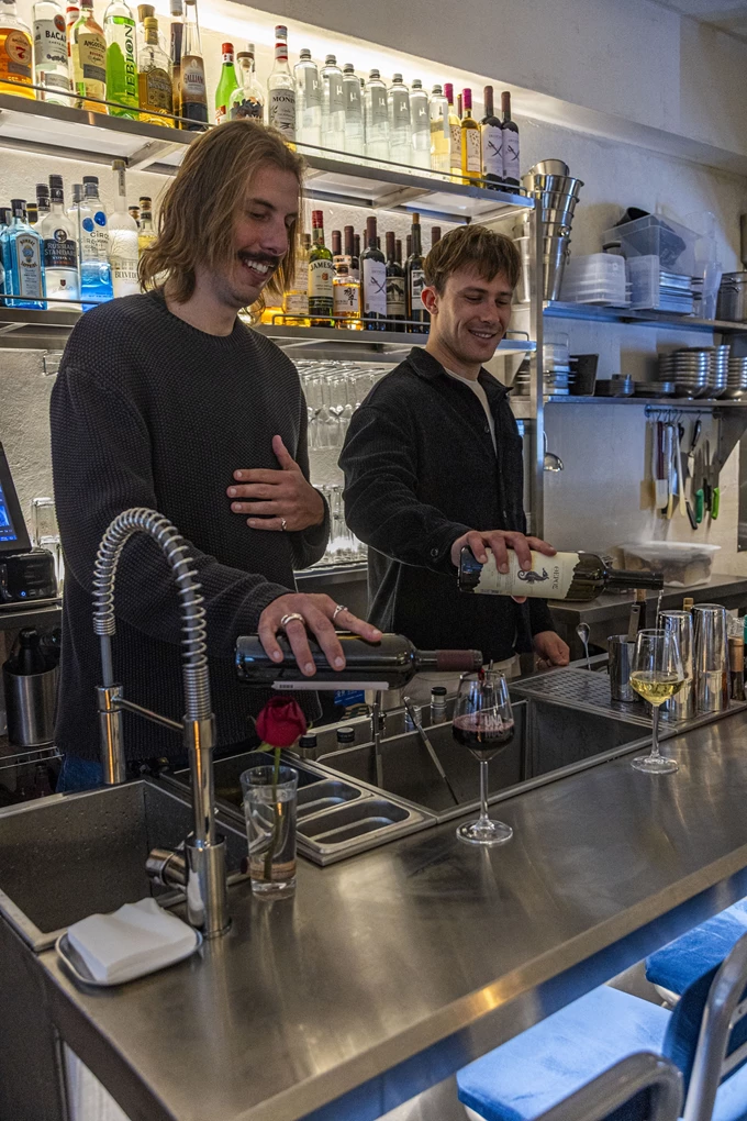 Το νέο μπαρ Una Mas στο Κολωνάκι 8