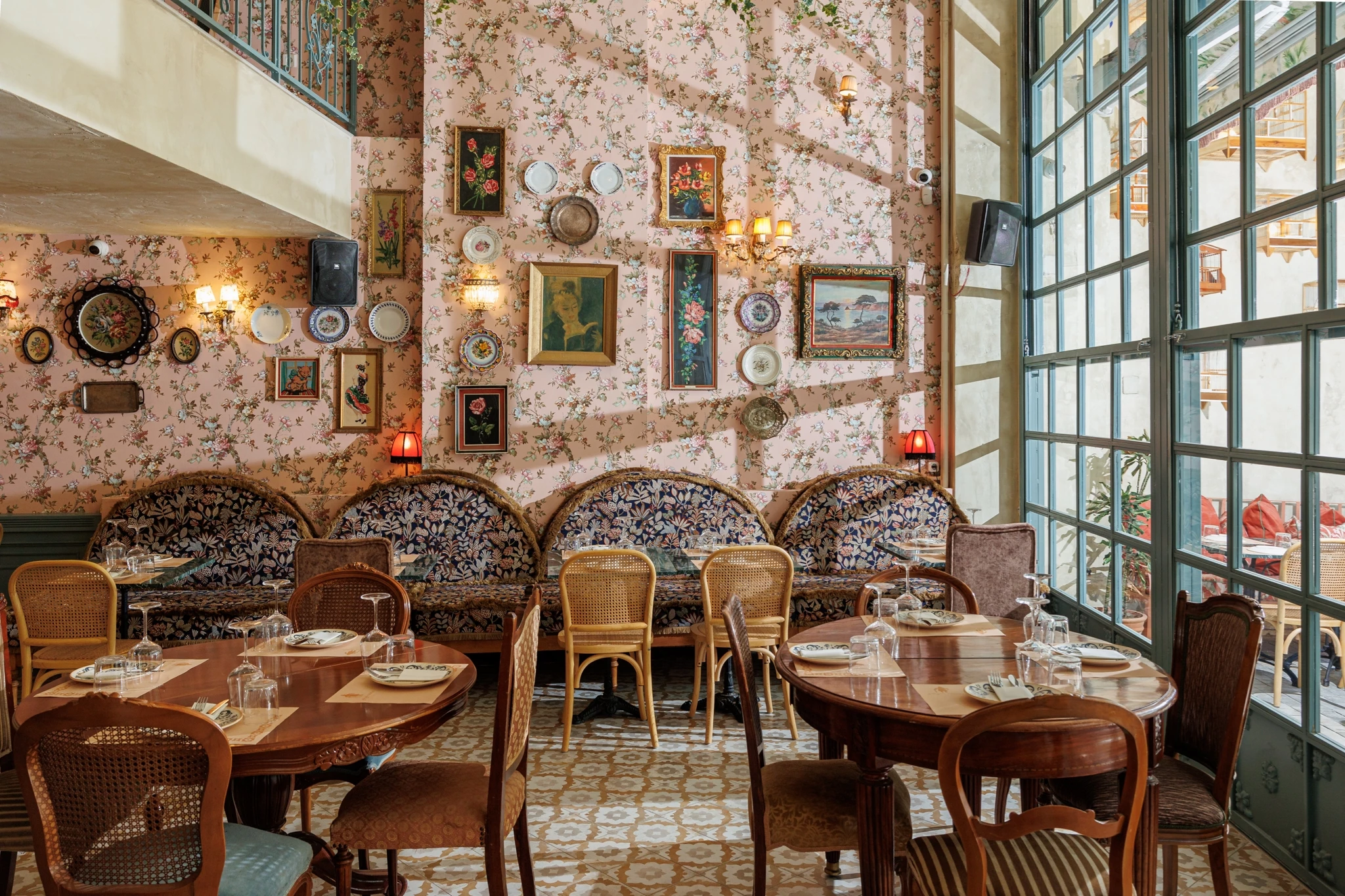 Η νοσταλγία της παλιάς Αθήνας μαγειρεύεται στην πλατεία Αγίας Ειρήνης