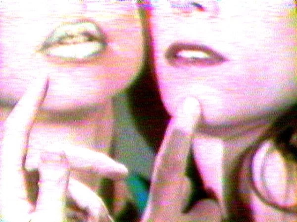 Lynda Benglis Θηλυκή ευαισθησία
