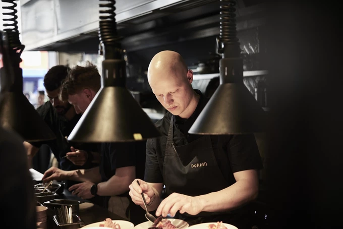 Ο Max Coen στο Εστιατόριο Dorian στο Λονδίνο