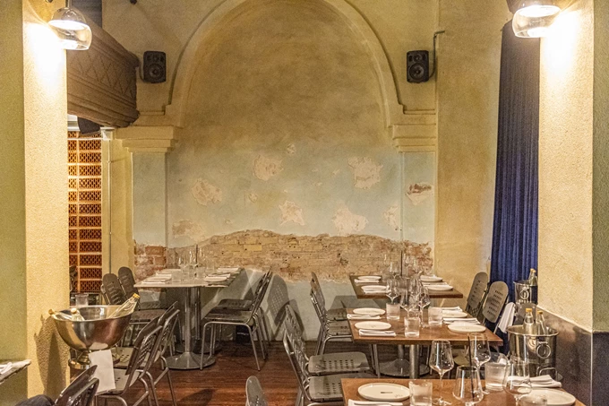 Το μπαρ-εστιατόριο Ντίβα στο Κολωνάκι 1