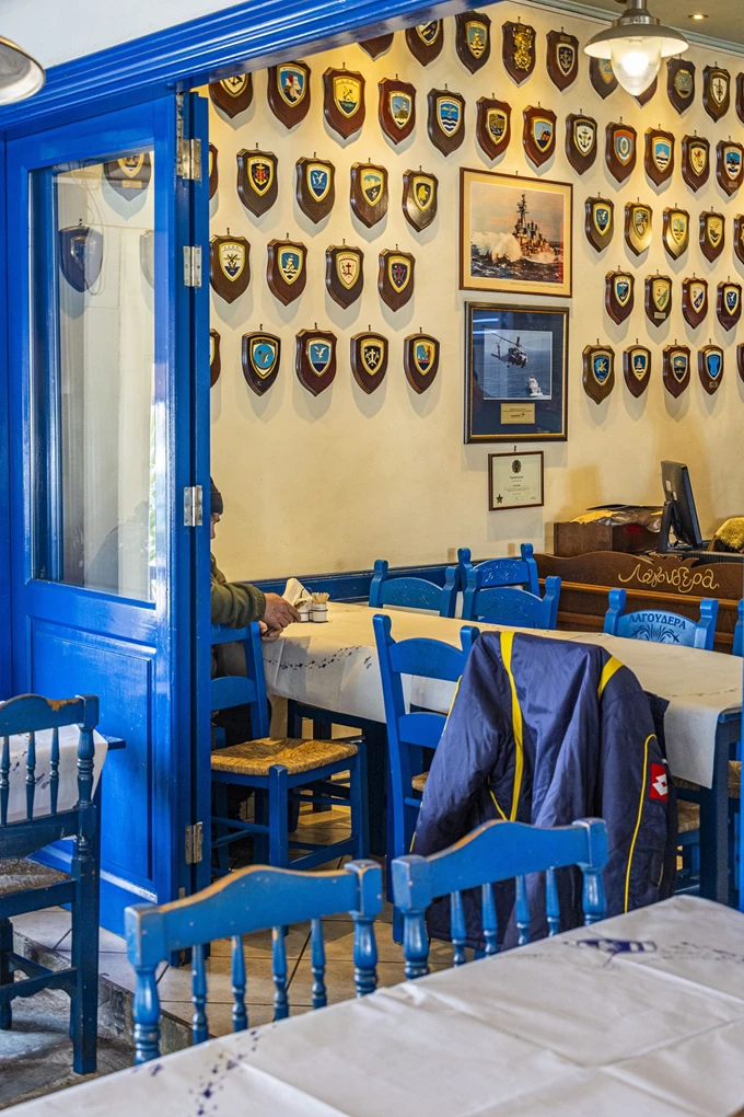 Λαγουδέρα_Για εκλεκτή θαλασσοφαγία στην σχεδόν speakeasy ταβέρνα της Ιεράς Οδού 2