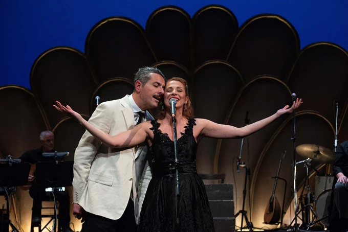 MANOLIS / καρδιά σε τέσσερις χορδές