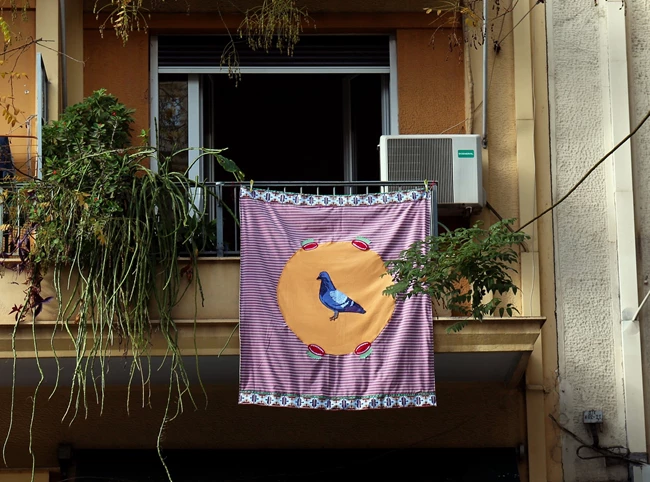 Θεοδώρα Μαλάμου, Λάβαρο για το κέντρο της πόλης, Athens Laundry Μπουγάδα, εικαστικό πρότζεκτ της Θεοδώρας Μαλαμού στη Βικτώρια