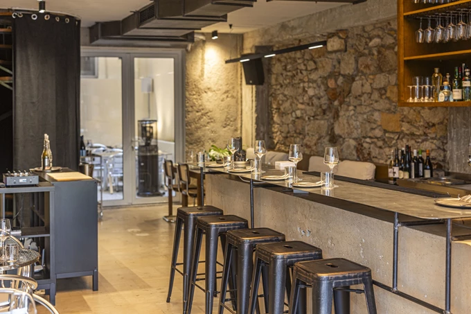 Το wine bar / σπριτζερία Méthe στον Πειραιά 1