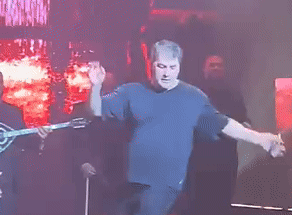 Σε άλλα νέα, αυτή την εβδομάδα γίνεται στην Αθήνα το Διεθνές Φεστιβάλ Ζεϊμπέκικου