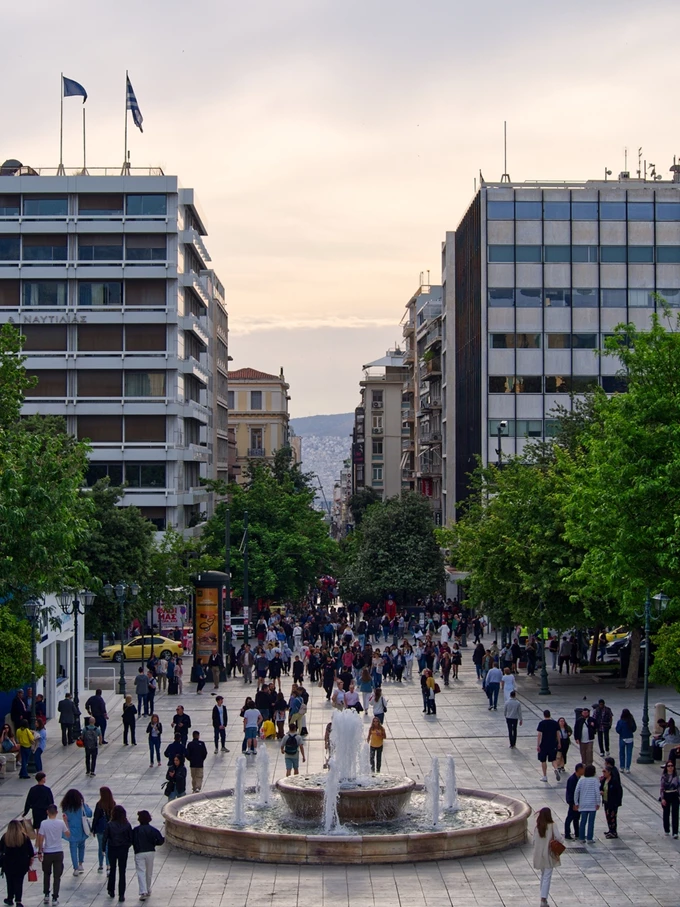 Στην καρδιά της Αθήνας, ο πιο εμπορικός δρόμος της πόλης σχεδιάζεται ξανά