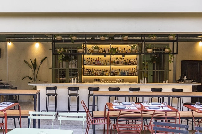 Το νέο μπαρ - εστιατόριο 34 Athens στην πλατεία Καρύτση
