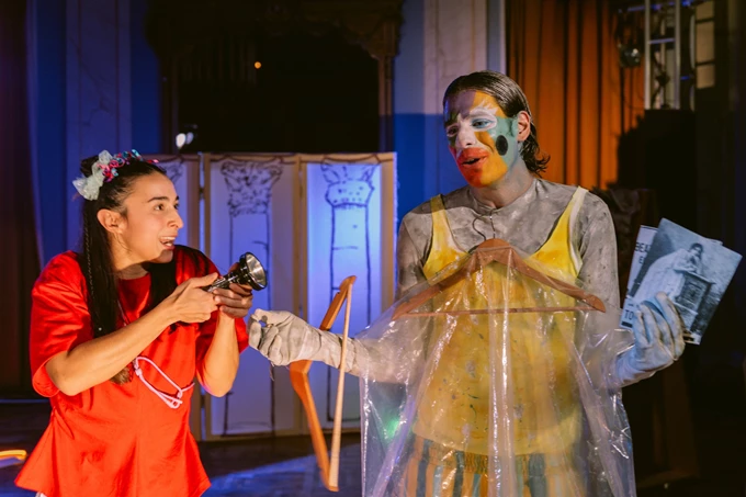 In motion: Ένα άγαλμα που το ’σκασε