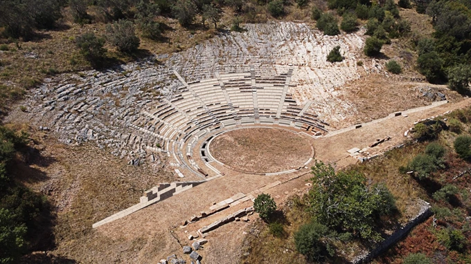Η πρόταση αποκατάστασης του θεάτρου από τον αρχιτέκτονα Ν. Χατζηδάκη | Υπουργείο Πολιτισμού: Εντοπισμός και η συστηματική ανασκαφή Αρχαίο Θέατρο Λευκάδας