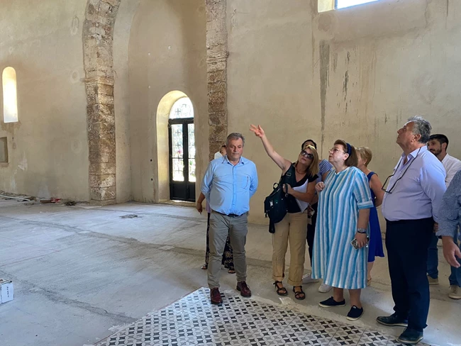 Αυτοψία της Λίνας Μενδώνη στον Ι.Ν. Αγίου Χαραλάμπους στο Κάστρο Κορώνης