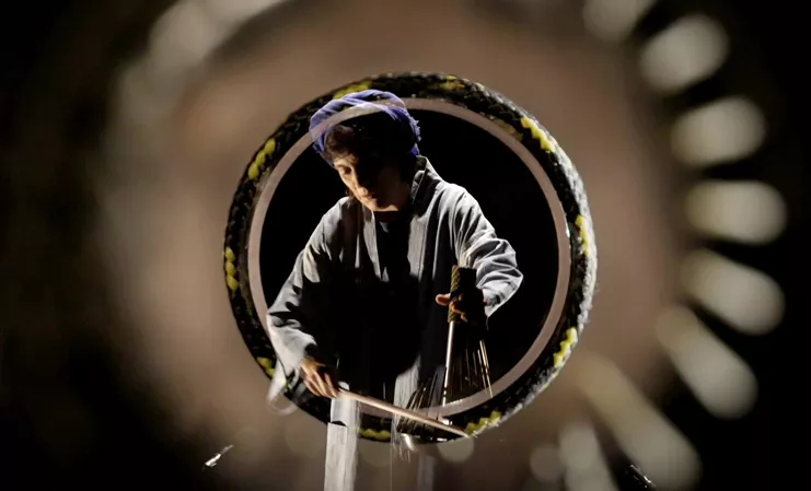 Μιχαήλ Καρίκης. The Weather Orchestra [Η μετεωρολογική ορχήστρα], 2022. Πολυκάναλη βιντεοεγκατάσταση. Ψηφιακό βίντεο υψηλής ανάλυσης με ηχητικό περιβάλλον. Διάρκεια: 11&#39; 25&#39;&#39; Βίντεοστιγμιότυπο. Ευγενική παραχώρηση του καλλιτέχνη