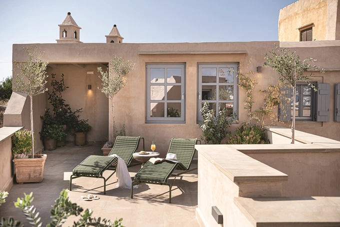 AZADE CHANIA