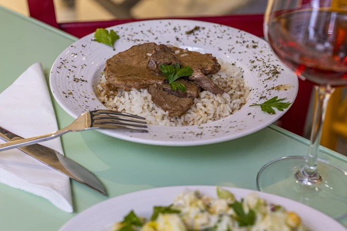 Το νέο μαγειρείο ΑTHeRee στη στοά Τοσίτσα 11