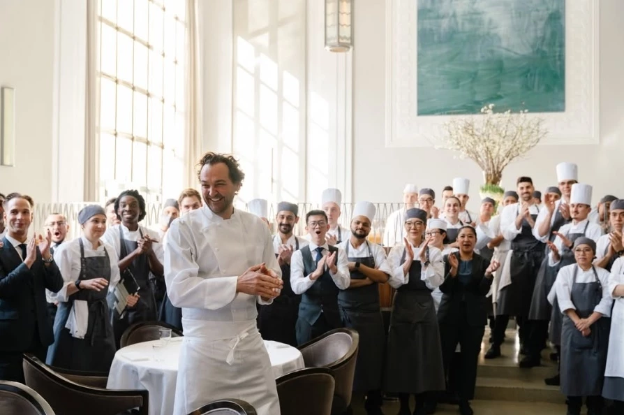 Το Eleven Madison Park σερβίρει ξανά κρέας