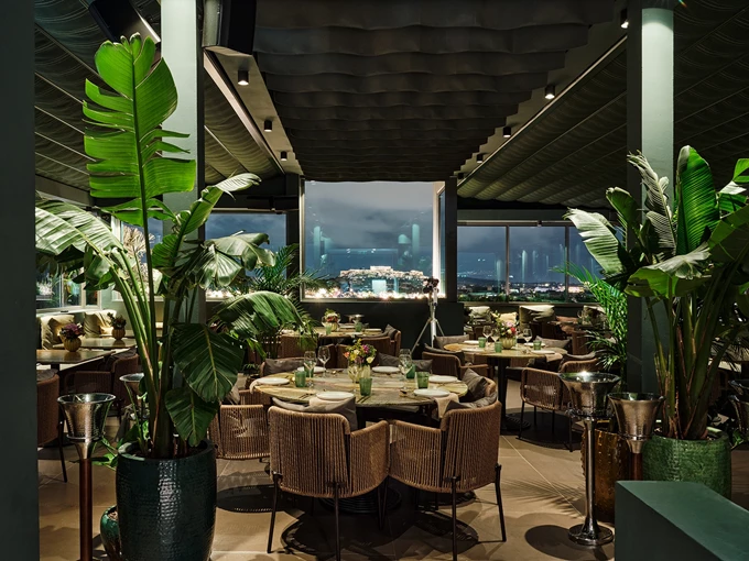 'Radisson Blu Park Hotel' και του '10 Urban Roof Restaurant' Αγίου Βαλεντίνου