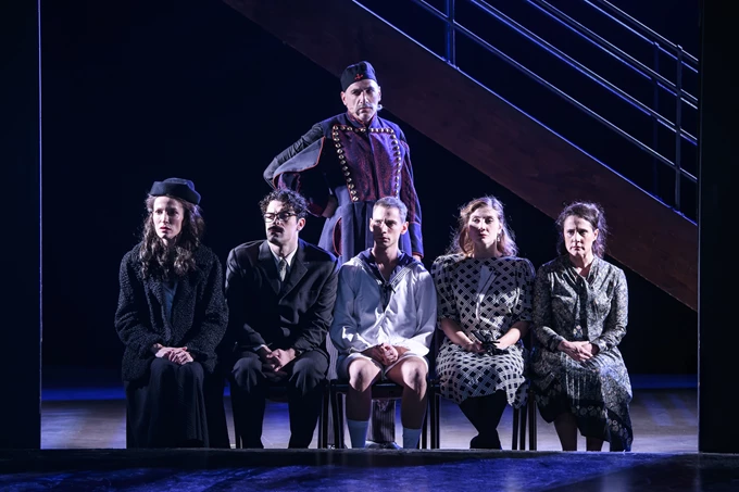 Το τρίτο στεφάνι