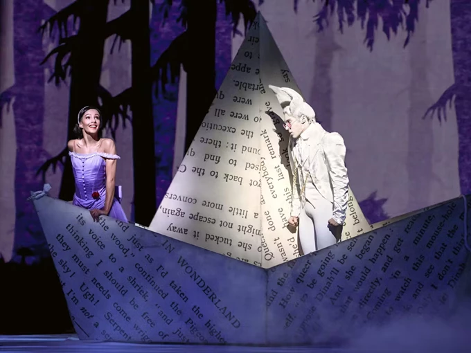 Alice’s Adventures in Wonderland από The Royal Ballet