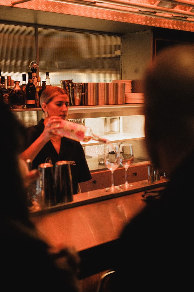 Το μπαρ εστιατόριο Βουλκανιζατέρ στο Κουκάκι 7