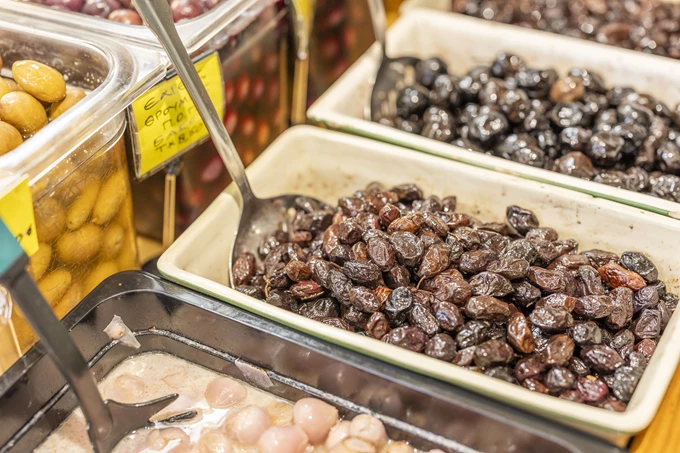 Το ντελικατέσεν Λεβόν Τσερτσιάν στον Πειραιά 4