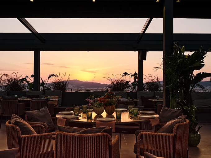 10 Urban Roof Athens Restaurant