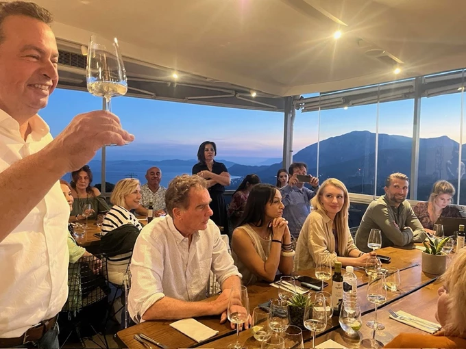 Γιατί τα μέλη της παγκόσμιας πολιτικής ελίτ επιλέγουν Μοσχάτο Σάμου 1