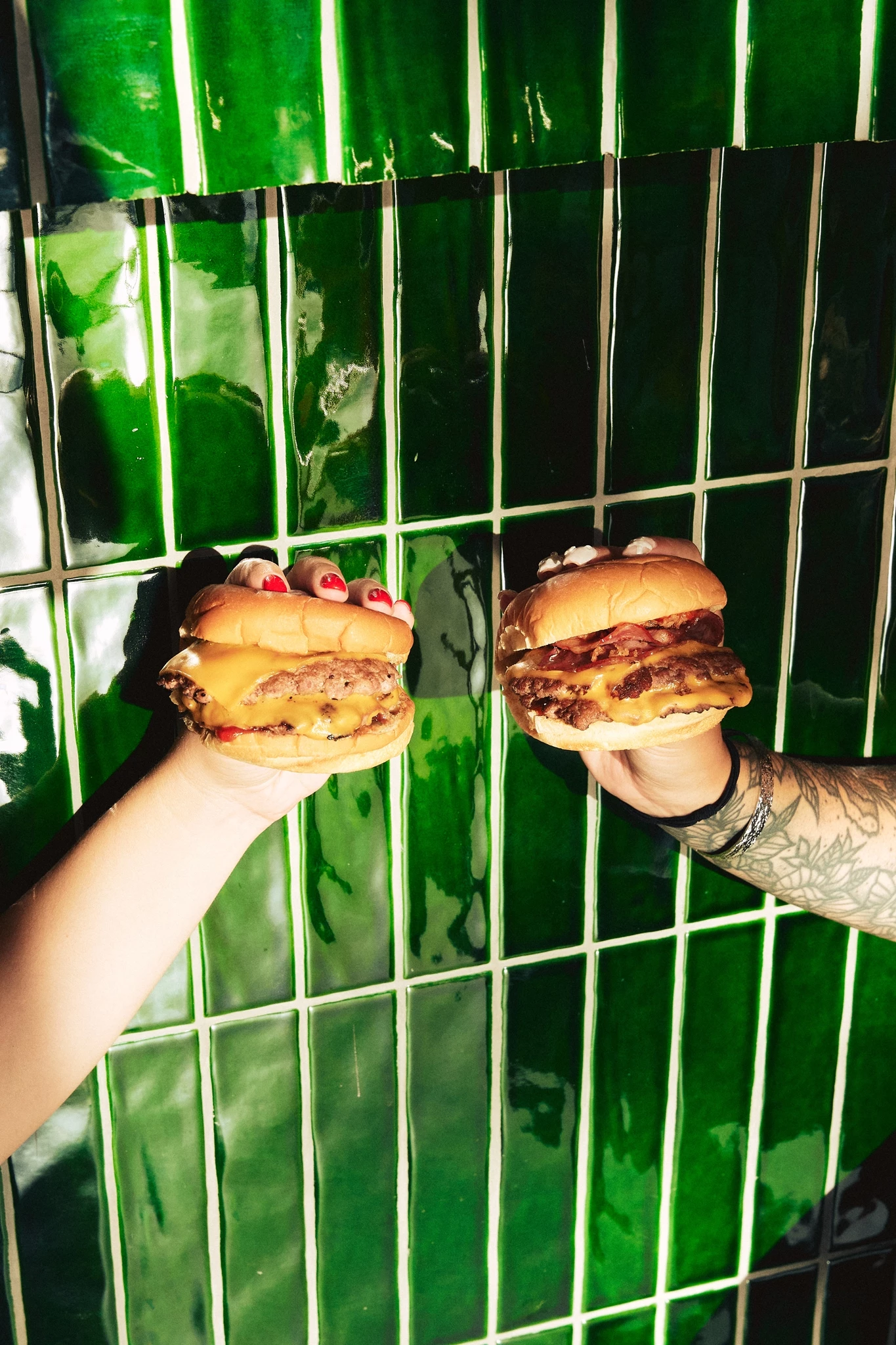 Στη Νέα Πεντέλη για το νέο burger spot 'Both Burgers and Buns'