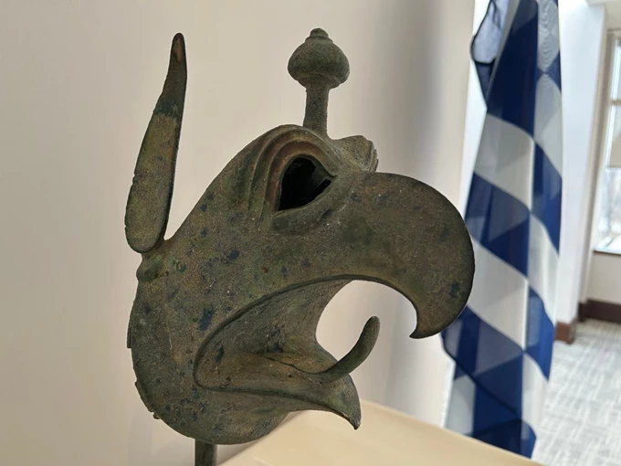 χάλκινη κεφαλή του γρύπα