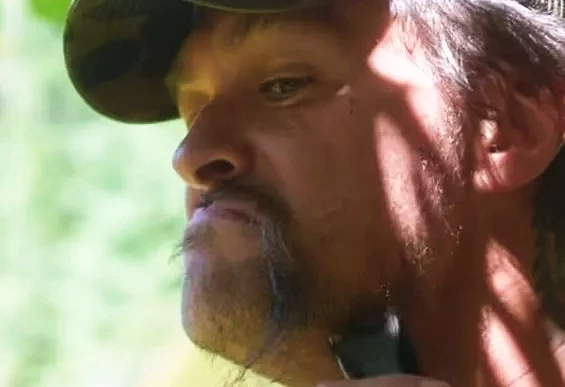 Σε άλλα νέα, ο Τζέισον Μομόα ξυρίστηκε μετά από 6 χρόνια