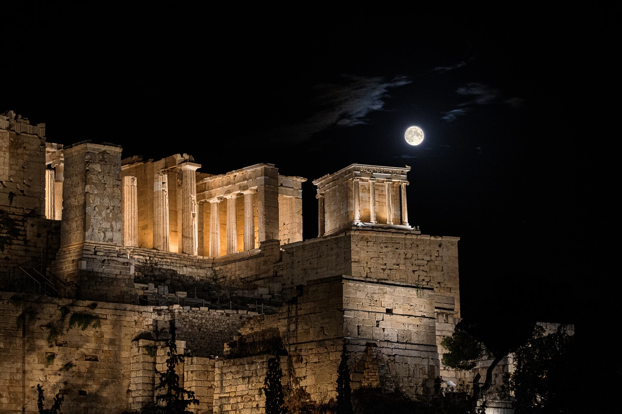 Σελήνη του Χιονιού: Πότε θα λάμψει και πού θα απολαύσεις την Πανσέληνο στην Αθήνα