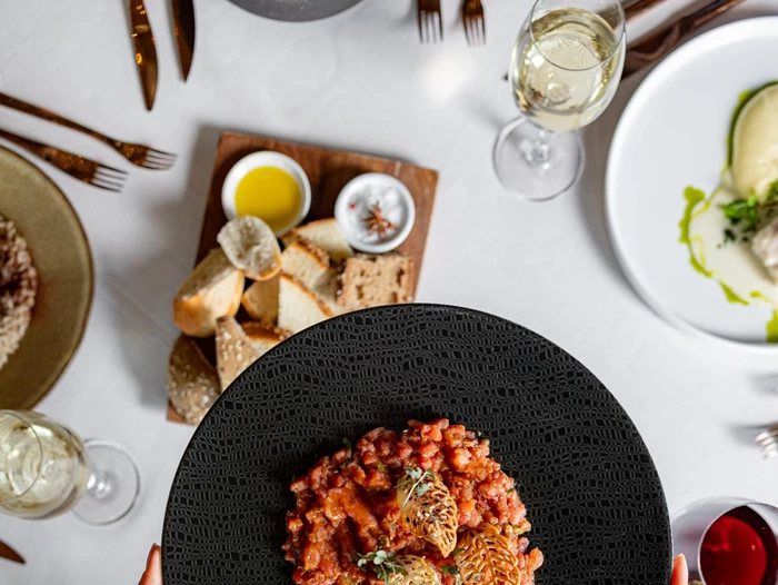 Σε έναν από τους ομορφότερους χώρους της Αθήνας σερβίρουν νέο μενού