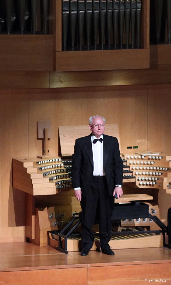 Νίκος Κυνανστόν