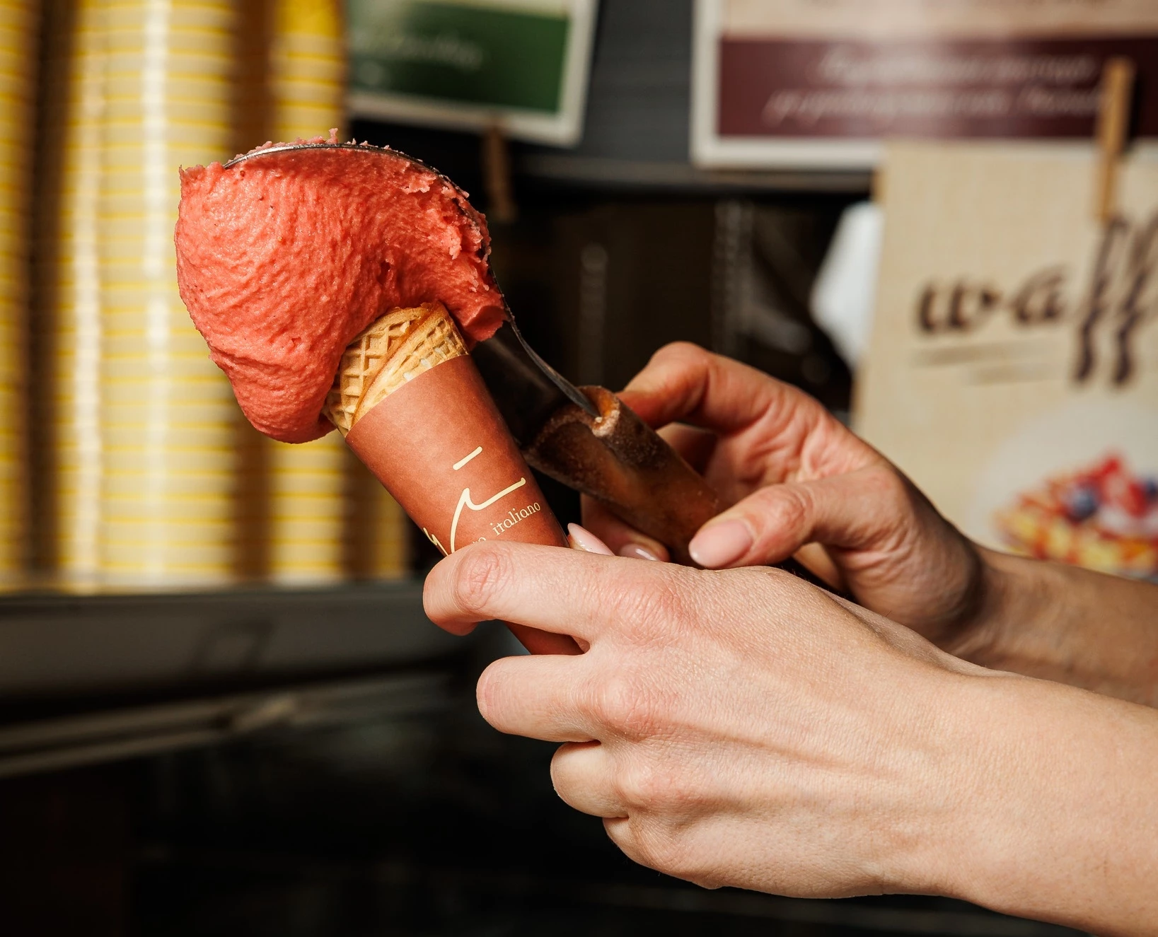 To σαν ιταλικό φιλί παγωτό στο Σύνταγμα