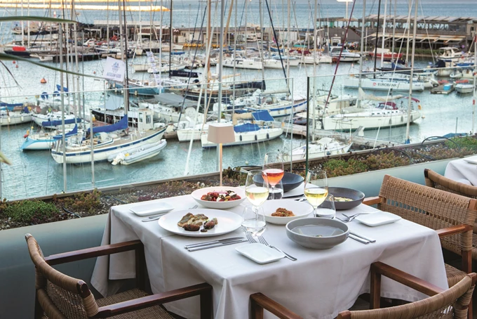 Varoulko Seaside Ελληνική κουζίνα Μικρολίμανο