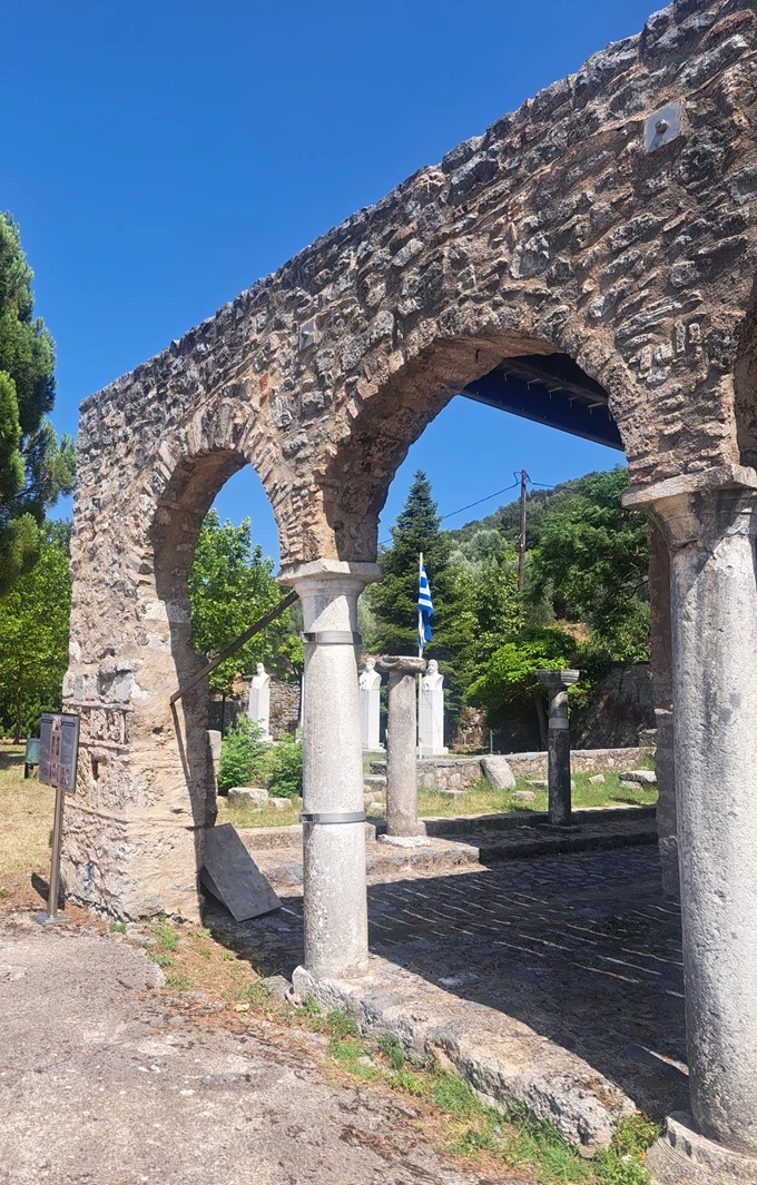 Λεοντάρι Αρκαδίας Ναός Αγίων Αποστόλων