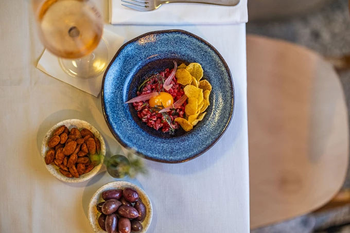 Η βερμουτερία - tapas bar Via Maris στου Ψυρρή 112