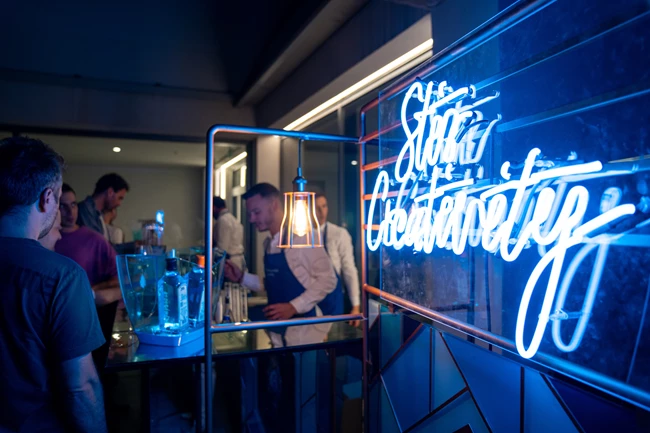 ΕΜΣΤ πάρτι Bombay Sapphire