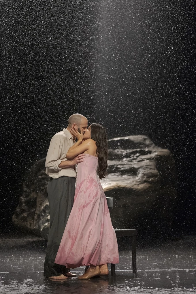 ΜΜΑ 26-27-Vollmond (Full Moon) A piece by Pina Bausch. Christopher Tandy and Silvia Farias Heredia.
