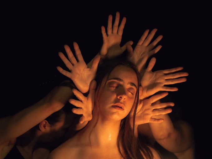 Τaverna Miresia-Mario, Bella, Anastasia