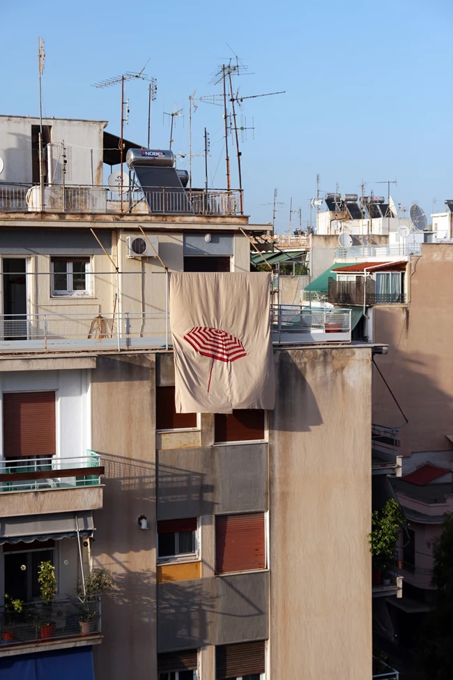 Ειρήνη Μπαχλιτζανάκη, Parasol, Athens Laundry Μπουγάδα, εικαστικό πρότζεκτ της Θεοδώρας Μαλαμού στη Βικτώρια